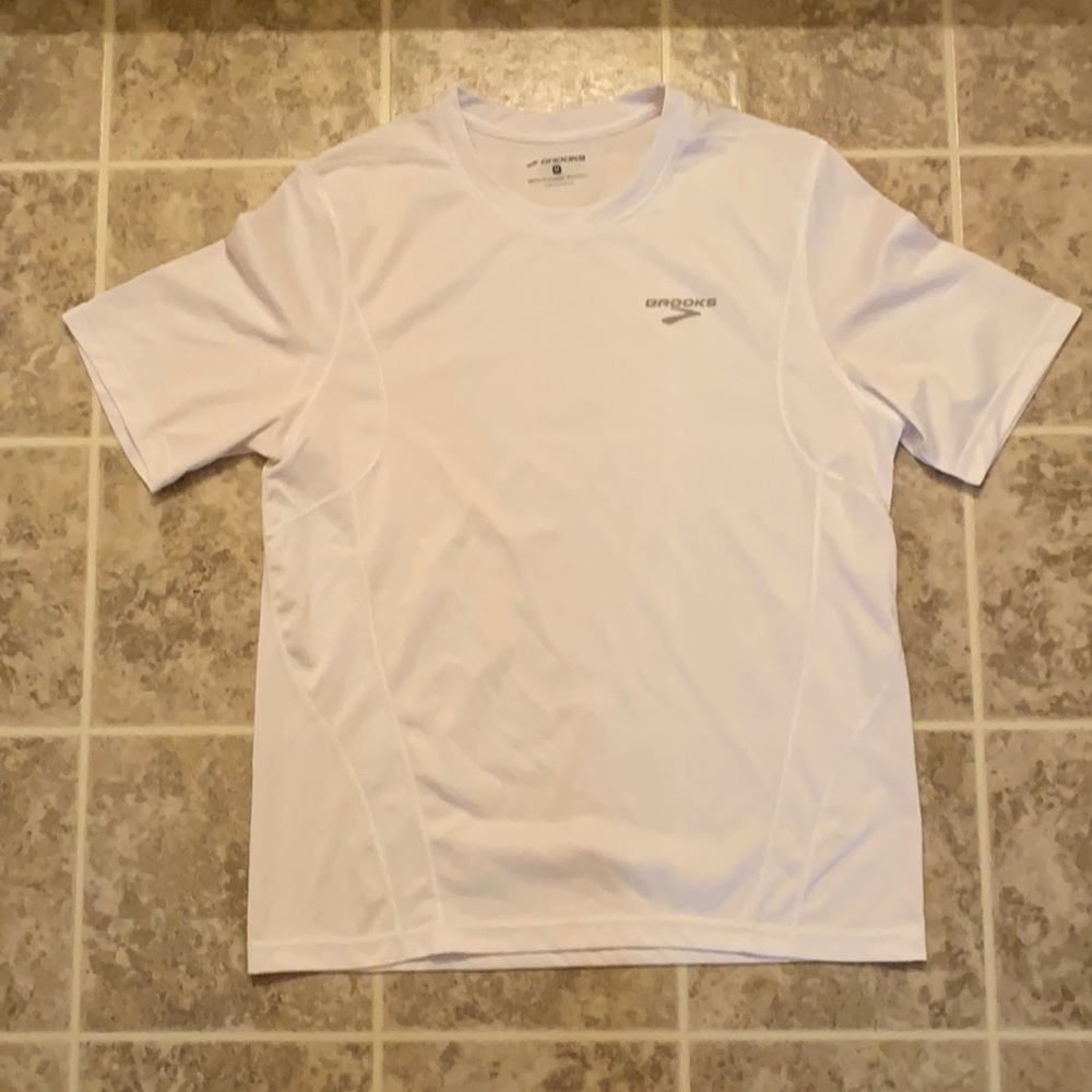 Brooks White a running Shirt Medium
